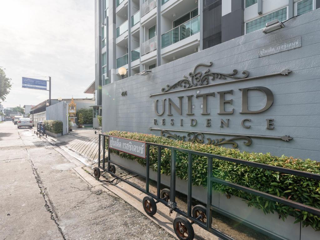 United Residence Ekamai Bangkok Esterno foto